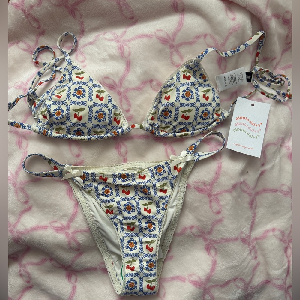 Dippin daisy brand new bikini set